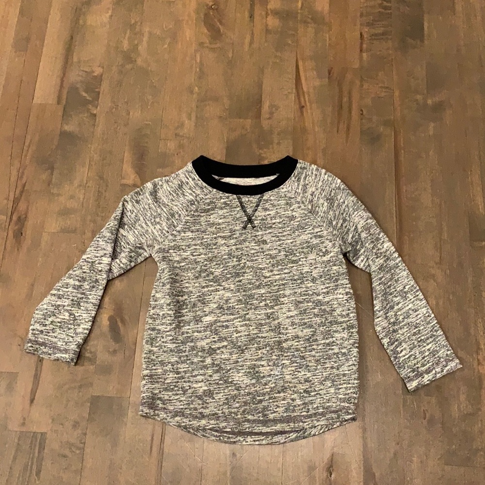 Cat and Jack gray long sleeve tee, size 4T
